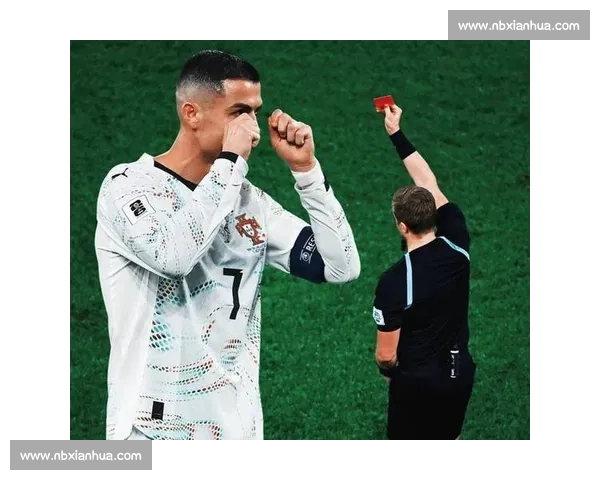 葡萄牙队球迷节假日，万人空巷为球队加油，气氛热烈！