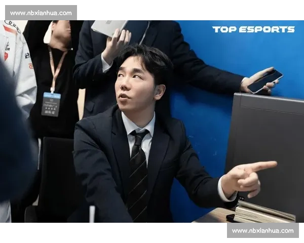 战术大师的博弈，教练席上的智慧火花四溅！